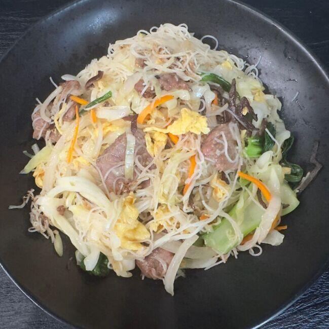 Stir-Fried Rice Noodles/ Beef